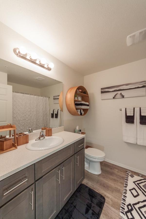 Apartament Modern And Stylish King Bed Wifi Free Parking Spokane Valley Zewnętrze zdjęcie