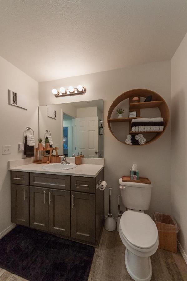 Apartament Modern And Stylish King Bed Wifi Free Parking Spokane Valley Zewnętrze zdjęcie